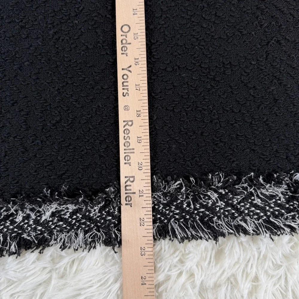 St. John Black Textured‎ Knit Boucle Tweed Fringe Trim Pencil Skirt Size 2 - Picture 7 of 14